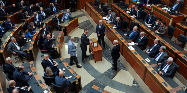 البرلمان اللبناني يفشل في انتخاب رئيس جديد للجمهورية