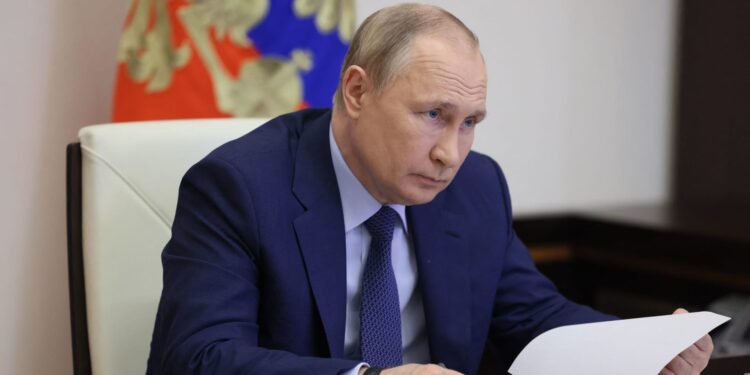 بوتيــن يــوقع مرسوماً يسهّل للأجانب الحصول على الجنسية الروسية