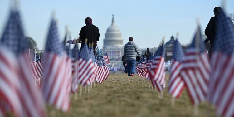 بايدن يعلن عن انتهاء جائحة كورونا رغم استمرار وفاة أميركيين