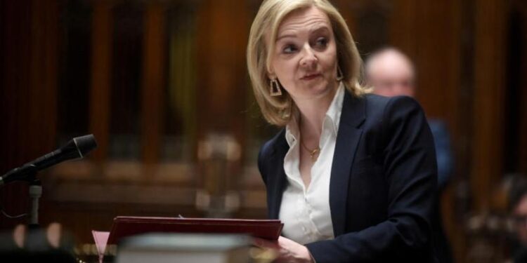 بريطانيا تتعهد بتقديم مساعدات عسكرية لأوكرانيا بقيمة 2.6 مليار $