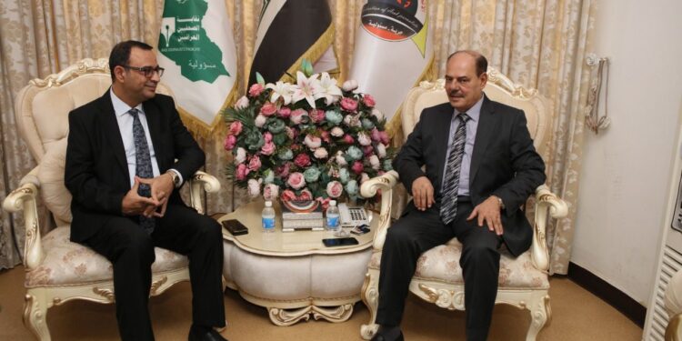 عماد جاسم يزور نقابة الصحفيين و يشيد بادائها المهني والاداري