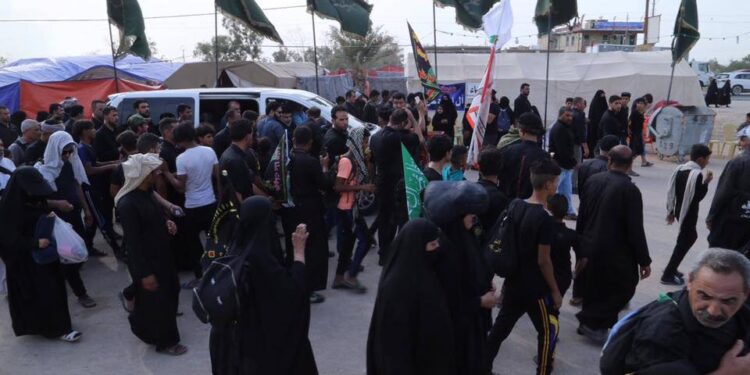 منع توزيع رايات سرايا السلام بين زائري الأربعينية