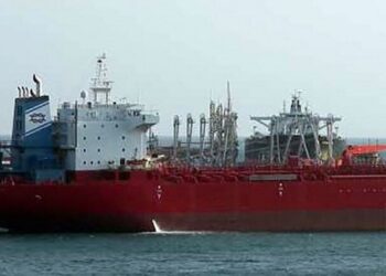 ناقلات نفط إيرانية تفــرغ حمولتها في ميناء فنزويلا الرئيسي