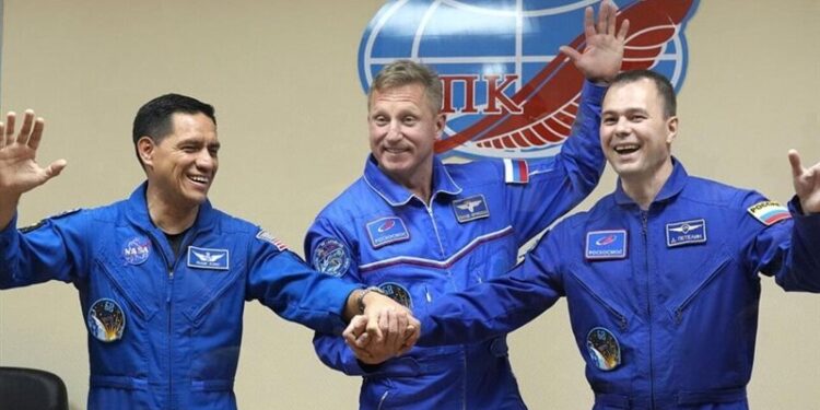 أمريكي وروسيان يتوجهون إلى محطة الفضاء الدولية ,,, رغم توترات الحرب الأوكرانية
