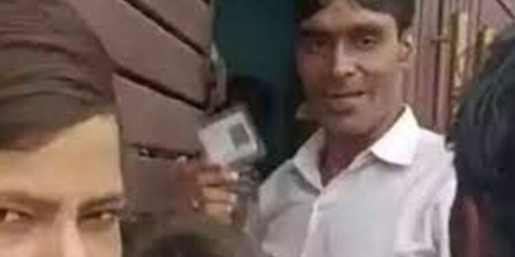 عائلة هندية ترفض إطعام المعازيم فى حفل زفاف قبل إظهار البطاقة