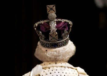 كوهينور .. لماذا يكثر الحديث عن جوهرة التاج في الهند بعد وفاة الملكة ؟