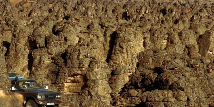 “برمودا البر” التي حيرت العلماء ,, مدينة سيفار بصحراء الجزائر