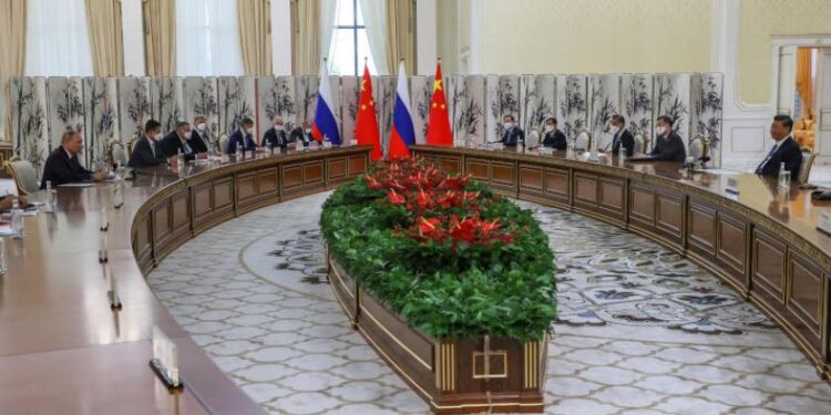 بوتين يـنــدد أمام نظيره الصيني بمحــاولات إقامة (عالم أحادي القطب)