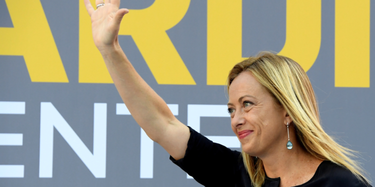 زعيمة إيطاليا المحتملة تلوح بتدميـــر اليورو وتحدي ألمانيا وفرنسا