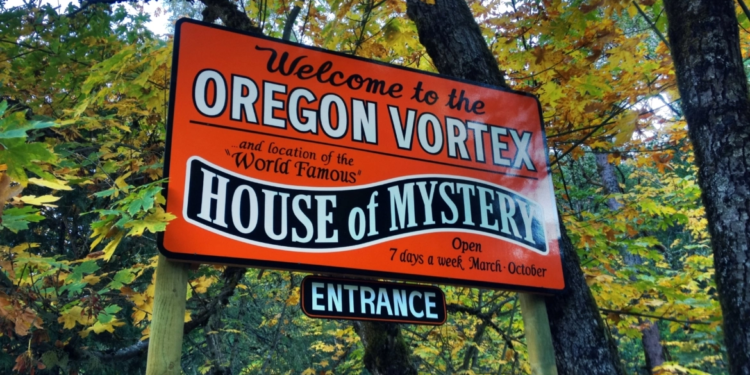 قصة “دوامة أوريغون” الأمريكية المخالفة لقوانين الفيزياء ..(منزل ومزرعة تخاف الخيول من عبورها)