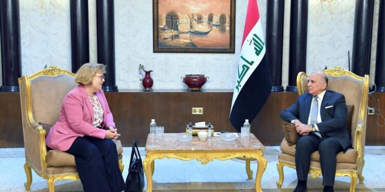 وزير الخارجية يستقبل باربرا ليف مساعدة وزير خارجية الولايات المتحدة الأميركية لشؤون الشرق