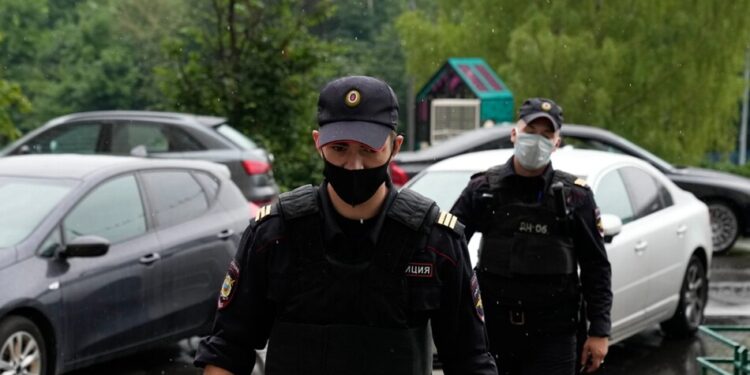 إطلاق نار داخل مدرسة روسية يسفر عن 9 قتلى و20 جريحا وانتحار القاتل￼