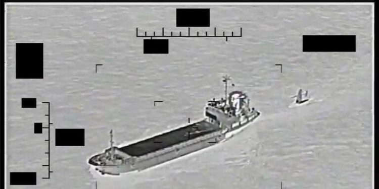 الحرس الثوري .. “احتجاز وإطلاق” سفينة أميركية في مياه الخليج