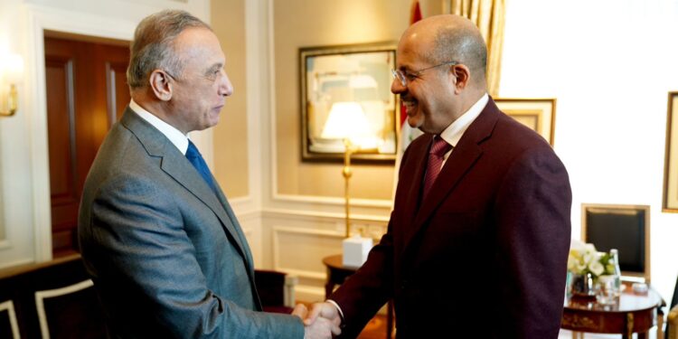 الكاظمي يلتقي الشيخ أحمد نواف الأحمد الصباح في نيويورك