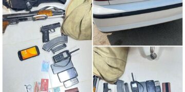 ضبط مسافرين في منفذ زرباطية بحوزتهما أسلحة وجهاز مناداة