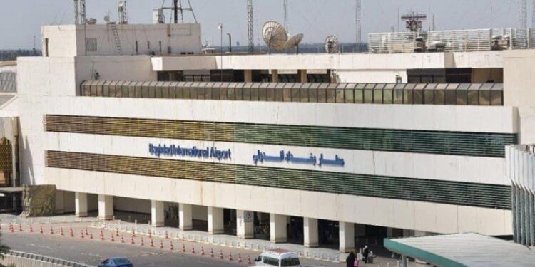 القبض على 3 أشخاص مزورين للوثائق في مطار بغداد