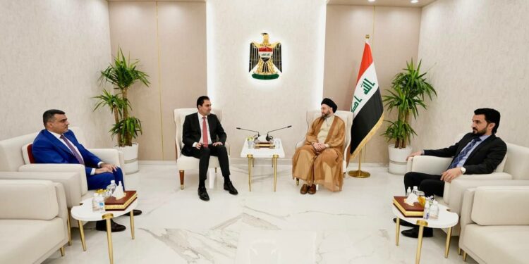 لقاء يجمع الحكيم و محسن المندلاوي النائب الأول لرئيس مجلس النواب