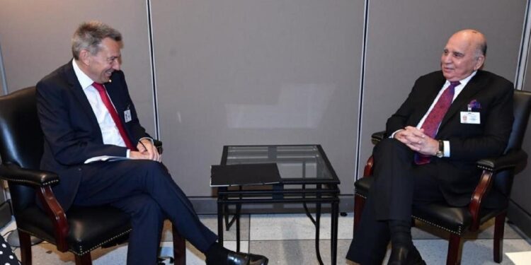 دعوة للصليب الأحمر الدولي إلى استمرار التعاون مع بغداد لإنهاء أزمة النازحين