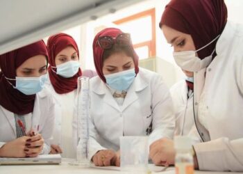 نقابتا أطباء الأسنان والصيادلة تصدران قرارات صارمة