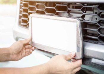 فتاة خليجية في الامارات تستدرج شابا بـ(رقم سيارة مميز) وتستولي على أمواله