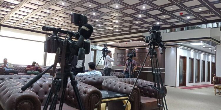 صورة لدخول الصحفيين الى مبنى مجلس النواب