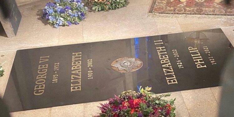 أول صورة من داخل قبر الملكة إليزابيث الثانية