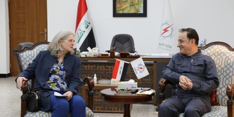 السفيرة الاميركية  تلتقي وزير الكهرباء