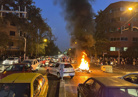 احتجاجات مقتل مهسا أميني تعززها مخاوف شعبية كبيرة