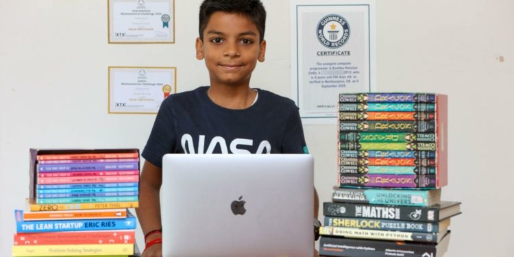 طفل ينال لقب “أصغر مبرمج” بالعالم ينوي بناء طبيب آلي .. “استـــغل إغلاق كورونا وتعلَّم البرمجة”