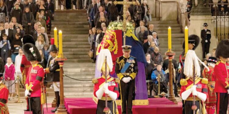 الملك تشارلز يستقبل القادة اليوم