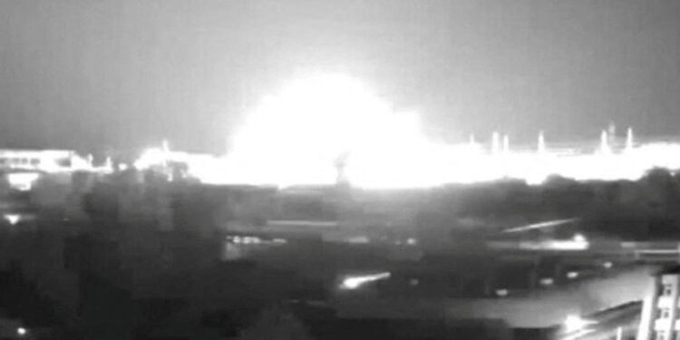 أوكرانيا .. روسيا قصفت موقع محطة نووية