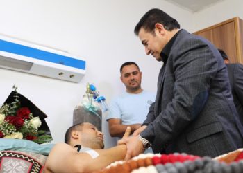 قاسم الاعرجي يتــــفقد جرحى تظاهرات الخضراء