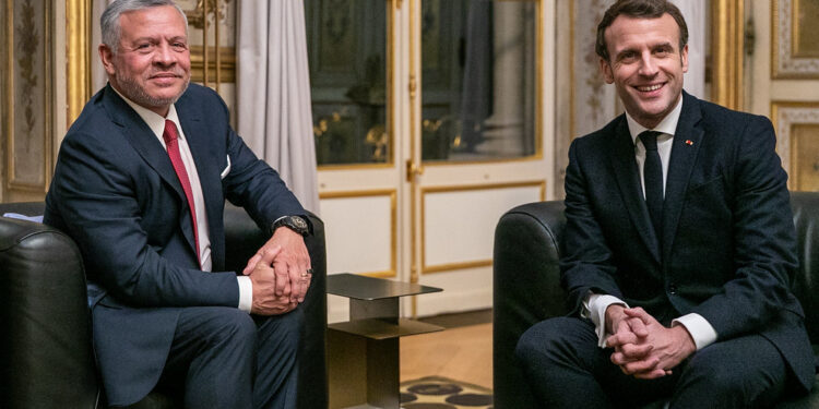 مناقشة “الأزمة العراقية” في قصر الإليزيه بين العاهل الأردني والرئيس الفرنسي