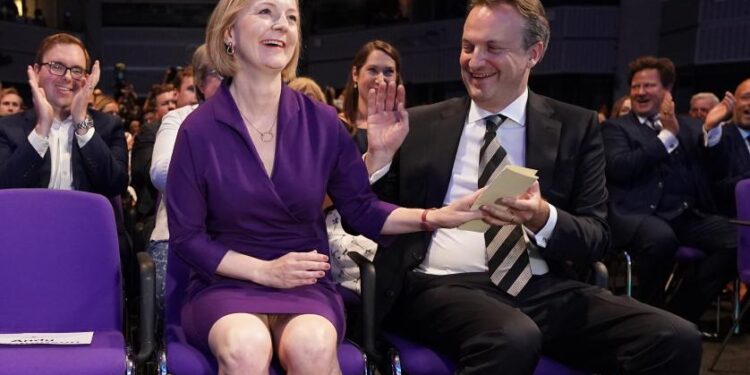 ليز تراس ثالـــث سيدة تتولى رئاسة الحكومة البريطانية