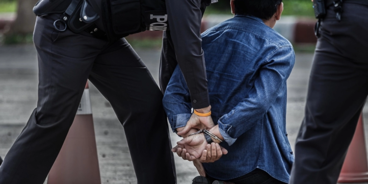 خطأ مطبعي عرّض سائحاً للسجن عامين ,, قصته بدأت بخلافٍ على 2 $ مع سائق سيارة أجرة