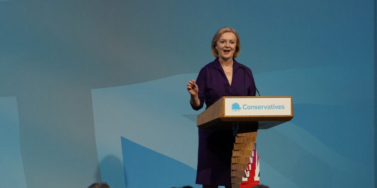 ليز تراس تتعهد بتقديم “خطة جريئة” للتعامل مع أزمة الطاقة