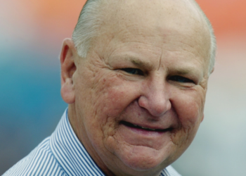 رجل أعمال أمريكي كسب مليارات الدولارات من النفايات ,,, أصبح مالكاً لأكثر من 130 شركة