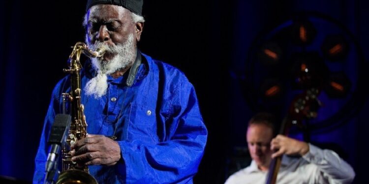 وفاة أسطورة الجاز فاروا ساندرز