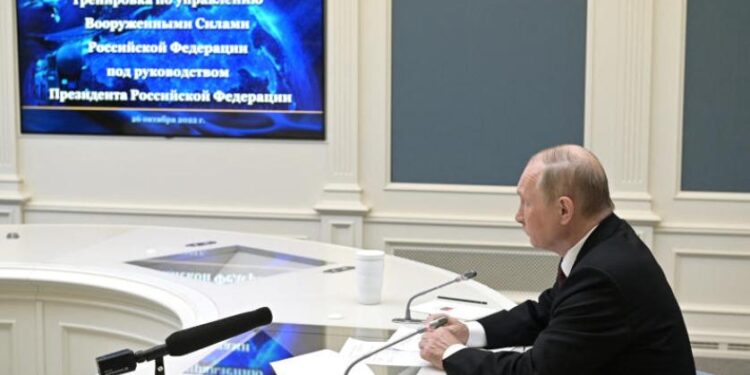 بوتين يشرف على مناورات الردع النووي