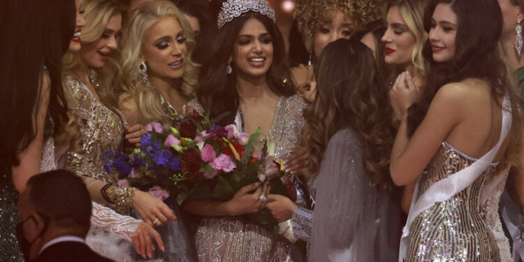 عابرة جنسيا تشتري منظمة (ملكة جمال الكون)