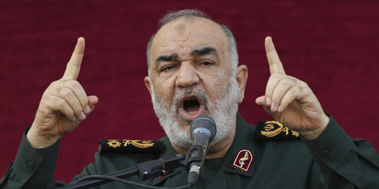 الحرس الثوري الإيراني للسعودية .. سيطروا على وسائل إعلامكم