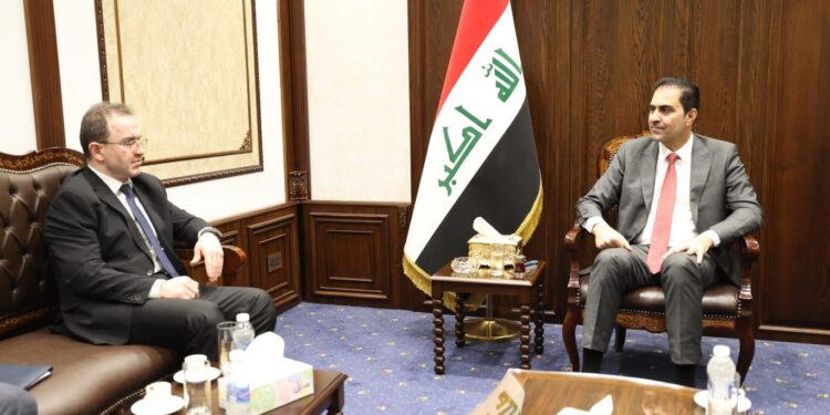 المندلاوي يستقبل السفير الروسي