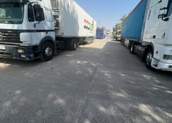 ضبط (11 شاحنة مخالفة) في جمرك المنطقة الوسطى