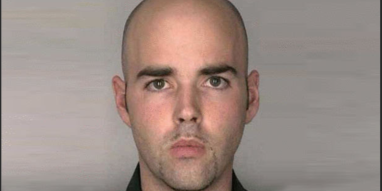 رفع قضية ضد والـدتـه بتهمـــة (عدم تربيته جيداً)