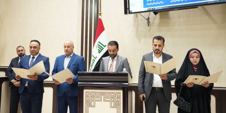 النواب البدلاء يؤدون اليمين الدستورية + فيديو