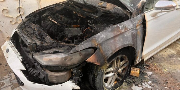 مجهولون يحرقون سيارة صحفي عراقي ويتركون له ظرف فيه رصاصة