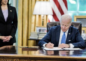 بايدن يوقع (سياسة سرية) تُقيّـــد ضربات المسيرات وغارات الكوماندوز ,, بأستثناء العراق وسوريا