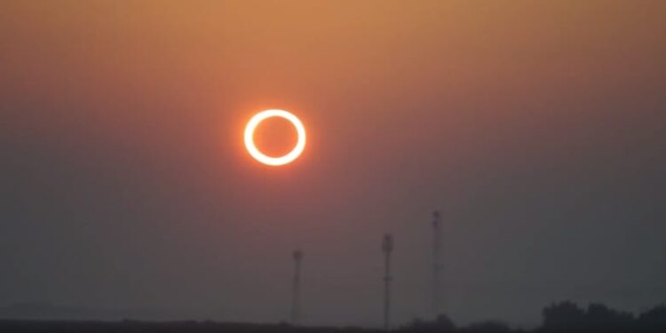 اوقات بداية الكسوف ونهايته في محافظات العراق + فيديو