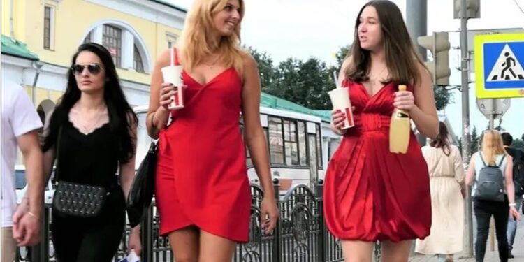 موسكو تخلو من الرجال لتصبح مدينة النساء + فيديو