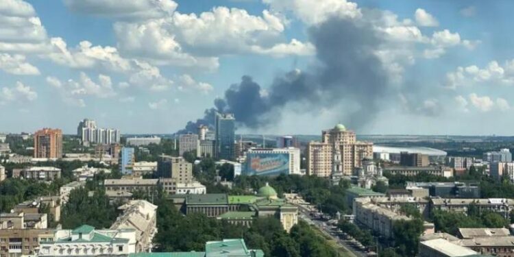 الجيش الأوكراني يعلن “محاصرة القوات الروسية” في معقلها ببلدة ليمان